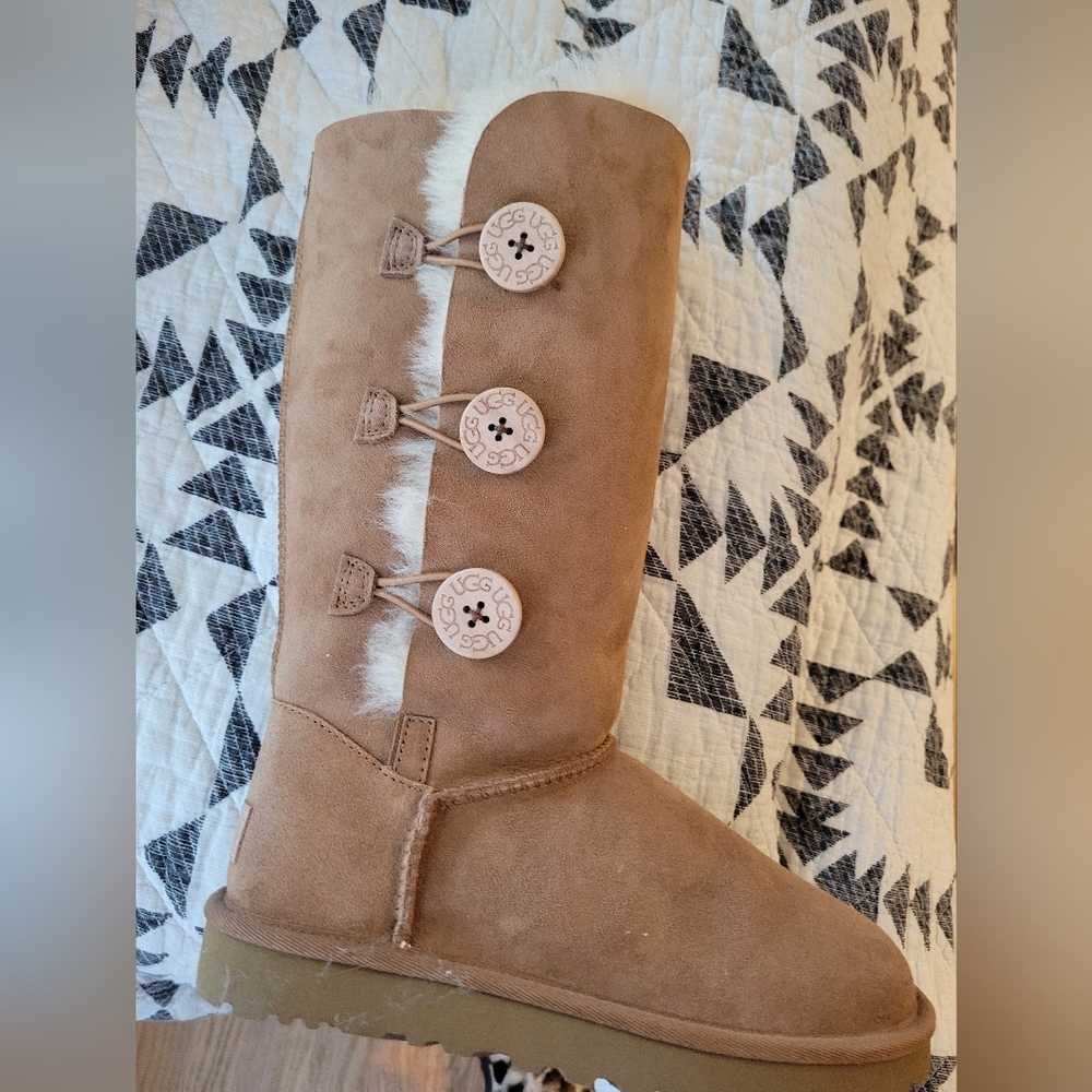 Ugg Size 7 Bailey boots